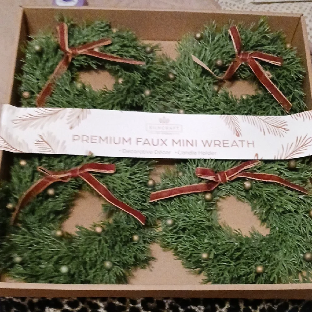 Elegant! ⚜️Craft Festive Green and Gold Mini Wreath Set Of 4 ✨️